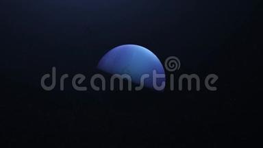 抽象蓝色水星在黑暗无尽的外层空间旋转，无缝环.. 动画。 美丽的蓝色球体