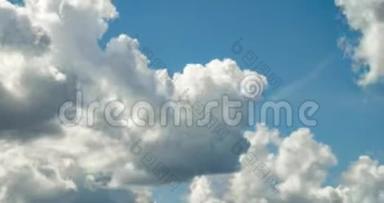 多积云蓬松卷云层在多风天气下的时间间隔剪辑