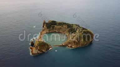 维拉·弗兰卡多·坎波岛的伊斯利特-由圣米格尔岛附近一座古老的水下火山口形成