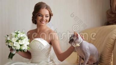 结婚那天和她心爱的猫新娘。 结婚那天我最喜欢的猫