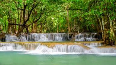 华梅哈明瀑布，泰国坎恰纳布里省<strong>著名的</strong>自然旅游<strong>景点</strong>。