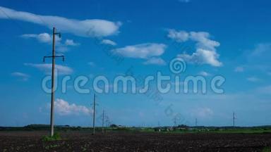 天空中的云彩，农村的田野犁地，<strong>电线杆</strong>，电力时间，自然树，农业云，太阳风