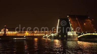 伯哲沃伊吊桥。 圣彼得堡。 4K.