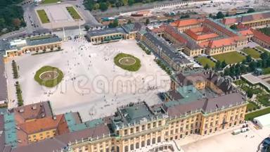 维也纳，澳大利亚，-2019年6月：鸟瞰Schonbrunn宫，前皇家<strong>避暑</strong>住宅，旅<strong>游</strong>景点。