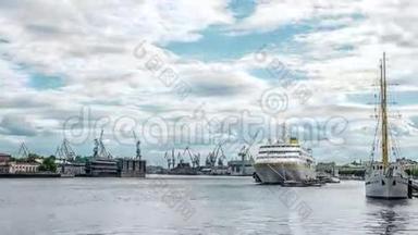 圣彼得堡的海上<strong><strong>游</strong>轮</strong>和货船