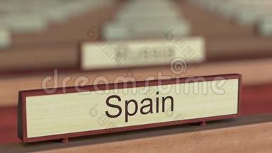 西班牙名称标志在不同国家间的国际组织牌匾上