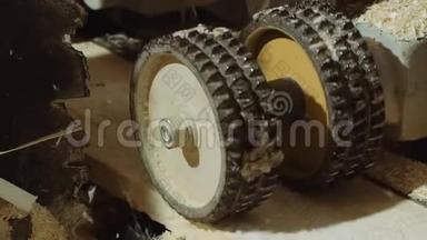 锯木厂木板精修机旋轮