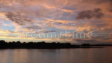 德克萨斯州路易斯维尔湖的日落