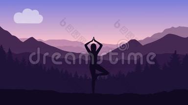 女孩用山景、<strong>紫色</strong>景观和阳光做<strong>瑜伽</strong>