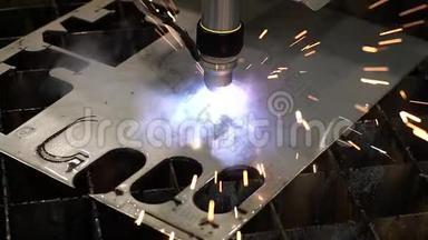 工业机器人激光切割机切割金属零件精度高。 金工数控铣床.. 切割金属