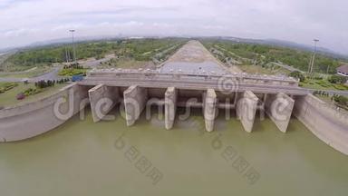 泰国水坝和水力发电厂的鸟瞰图