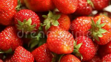 新鲜成熟的草莓水果作<strong>为</strong>食物背景。