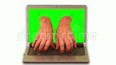双手伸出手提电脑显示器，按下笔记本电脑按钮