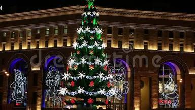 莫斯科卢比扬卡中央儿童商店的新年假日照明