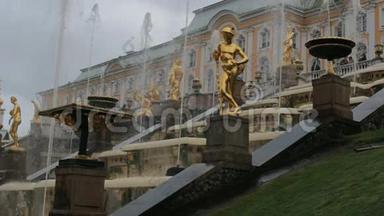 圣彼得堡，俄罗斯-2016年9月15日：大瀑布喷泉和大宫
