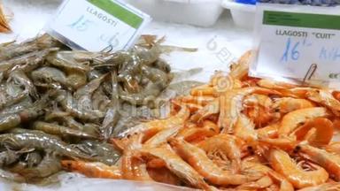 在西班牙巴塞罗那的拉波奎利亚冰场上，<strong>海鲜</strong>市场正在紧俏. <strong>海鲜</strong>螃蟹龙虾鱿鱼虾<strong>小</strong>龙虾牡蛎