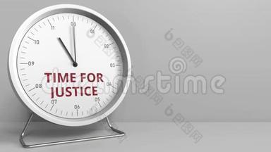 时钟面上的正义字幕时间。 概念动画