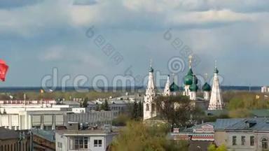 雅罗斯拉夫尔市的全景，从斯帕索-普雷布拉辛斯基修道院的钟楼上延伸而来