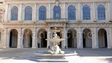 立面和喷泉。 罗马巴贝里尼宫