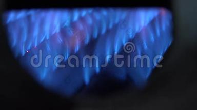 锅炉内部气体燃烧器的蓝色火焰。 4K超高清，超高清