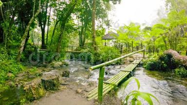 旅游步道上的小竹桥.. 泰国、清迈