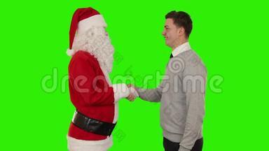 圣诞<strong>老人</strong>和年轻商人<strong>握手</strong>，绿屏，股票录像