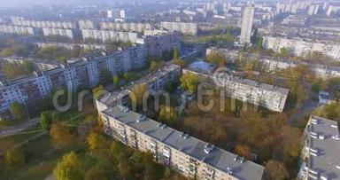 乌克兰哈尔科夫居民区的秋季鸟瞰图