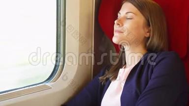 女游客在<strong>高速</strong>国际列车上放松。 在欧洲旅行。 <strong>高速</strong>，震动