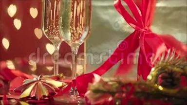 <strong>圣诞夜</strong>提供香槟和带有杉树的礼品盒