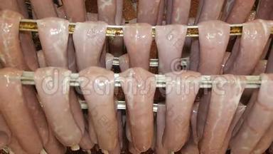 肉类切碎机，将肉类和香料混合，用于制作食品厂的热狗和香肠
