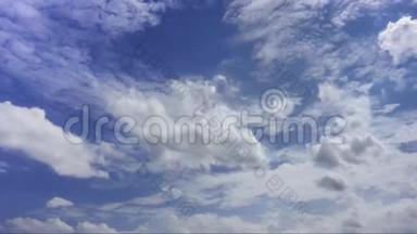 云和蓝天<strong>只为</strong>背景，没有陆地和海洋。