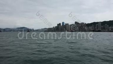 <strong>香港岛</strong>的景观及城市景观，由渡轮过境维多利亚港