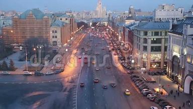 从俄罗斯中央儿童商店大楼的一个观景台上俯瞰莫斯科的夜景