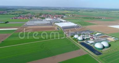 沼气厂，绿色农田的现代化工厂，环境友好的沼气厂，视野开阔的小型工厂