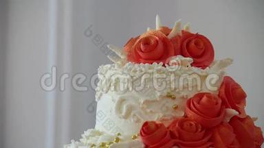红色婚礼蛋糕特写甜点在婚礼盛宴视频