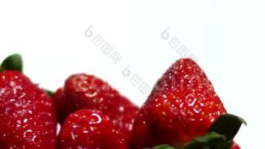 草莓在白色背景纺丝
