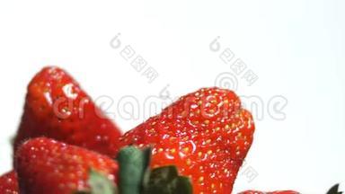 草莓在白色背景<strong>纺丝</strong>