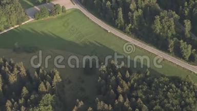 乘坐气球飞行的空中景观，黑森林