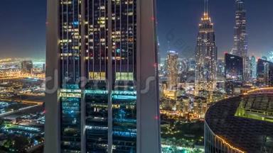 迪拜市中<strong>心</strong>的天际线夜幕降临，最高的建筑和谢赫<strong>扎</strong>耶德的道路交通，阿联酋