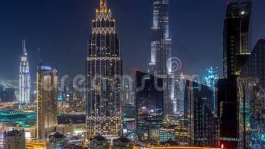 迪拜市中<strong>心</strong>的天际线夜幕降临，最高的建筑和谢赫<strong>扎</strong>耶德的道路交通，阿联酋