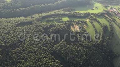 乘坐气球飞行的空中景观，黑森林