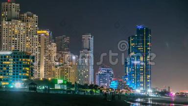 迪拜朱美拉海滩别墅的现代摩天大楼夜景