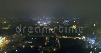 布拉格之夜全景，从空中到老城区的全景，布拉格之夜城市的灯光