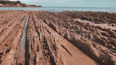 西班牙北部野生大西洋海岸，带有北欧风格自然环境的岩石和沙子