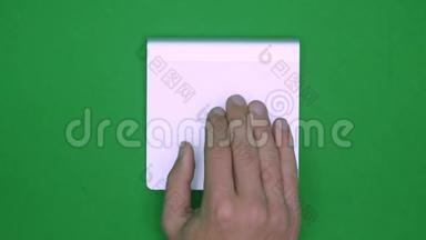 套手势，展示电脑触摸屏，平板电脑，触控板的用途.. 4K与绿色屏幕。 现代