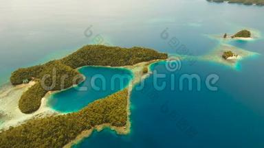 鸟瞰热带泻湖，大海，沙滩.. 布卡斯格兰德岛，索霍顿湾。 菲律宾。