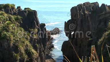 新西兰南部岛屿西海岸的煎饼岩