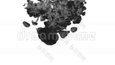 黑色墨水云在水下白色的背景或烟雾与阿尔法面具。 用于过渡、背景、覆盖和