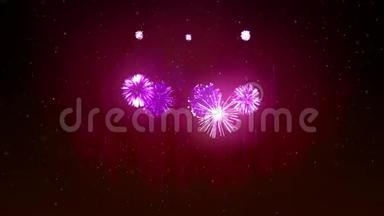 美丽的紫色烟花与激光表演冬季夜空在<strong>除夕夜</strong>。 节日里放着浓郁的紫罗兰烟火