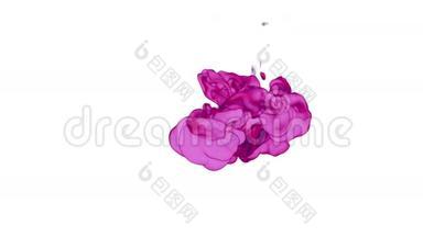 紫色墨水在水中缓慢移动与阿尔法面具。 用于过渡、背景、叠加的油墨或烟雾流动